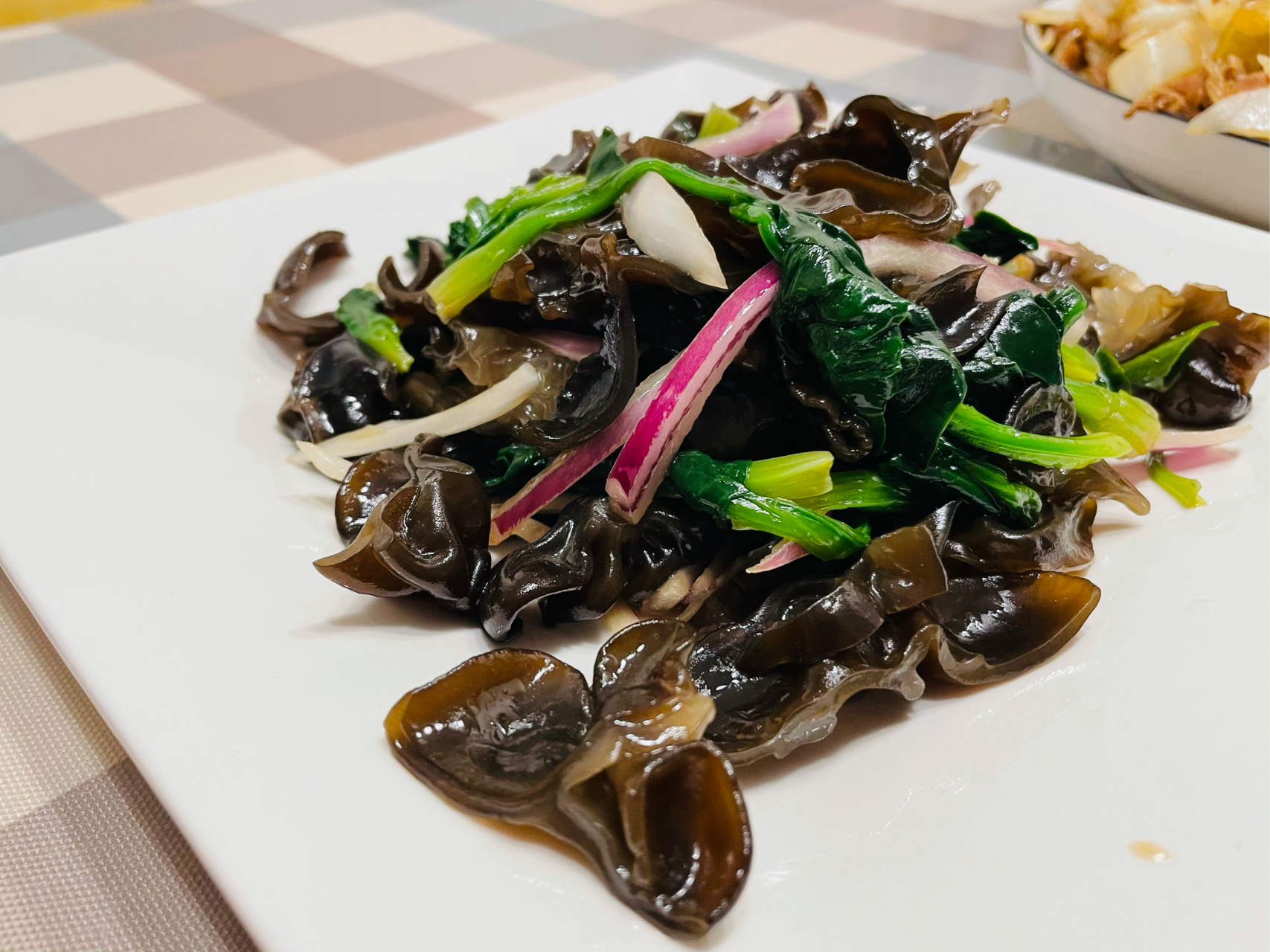 木耳炒菠菜的做法(菠菜炒木耳叫什么名字)